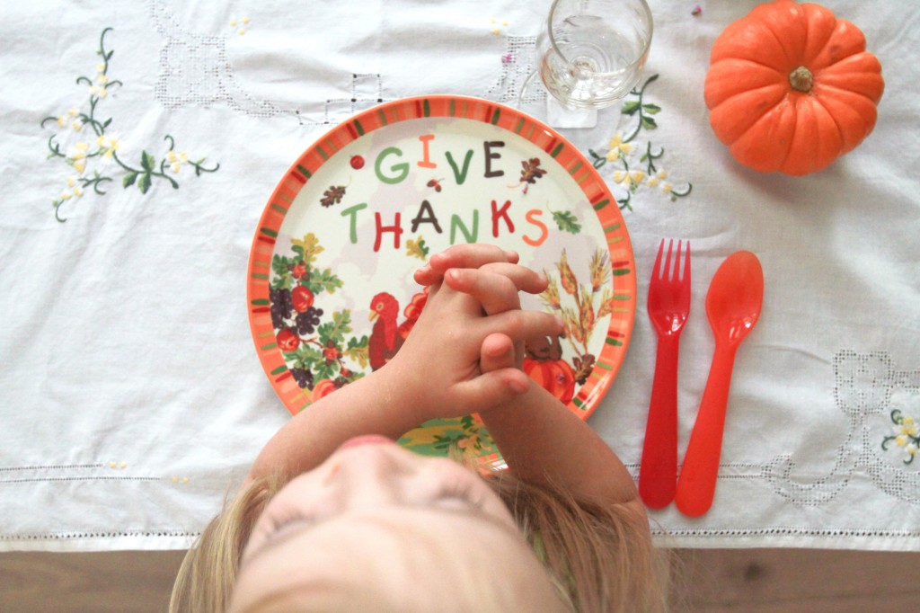 9 Thoughtful Ideas on How to Set a Sweet Thanksgiving Table for Your Kids