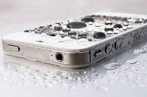 How to react when your mobile falls into the liquid